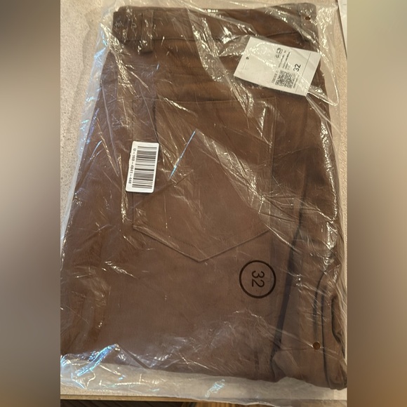 Men’s 32x32 NWT brown Forever 21 twill mid rise pants. Never been worn!! - Picture 2 of 3